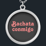 Bachata Conmigo Latijns-Salsa danserend Ketting<br><div class="desc">Dit Latijnse dansliefhebber ketting zegt, Bachata conmigo, wat betekent "Bachata with me" in het Spaans. Het is een sensueus Latijns dansje dat erg populair wordt in de clubs. U kunt de doopvontstijl of achtergrondkleur veranderen door de aanpassingsknoop te klikken. Zoek andere Latijnse ballroom en andere dansproducten, waaronder salsa dansen, op...</div>