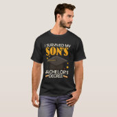 Bachelor I HEB MIJN ZOONS BACHELOR OVERLEEFD T-shirt (Voorkant volledig)