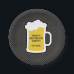 Bachelor-partij bij het Beer Tasting Papieren Bordje<br><div class="desc">Deze borden zijn een perfect accessoire voor een groot bierfeest dat bachelor smaakt. Eenvoudig aan te passen met de naam en feestdatum van de groom.</div>