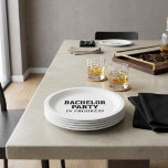 Bachelor Party aan de gang Papieren Bordje<br><div class="desc">Maak je klaar om te vieren met onze "Bachelor Party In Progress Paper Borden"! Laat iedereen weten dat het feest is begonnen, en maak je klaar om de stad te schilderen in vrijgezellenfeest mode. Bestel deze borden vandaag en maak de laatste fluit van de bruidegom voor de ring een nacht...</div>