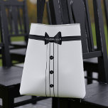 Bachelor Party Bow Stropdas Groomsoman Wedding Tote Bag<br><div class="desc">Geïnspireerd door de witte shirten die je met een tuxedo zou draag hebben,  voeg je de naam van je Groomsoman en de initialen van de Happy Couple toe aan deze grappige zwarte en witte canvas tas. Maakt een leuk trouwcadeau voor elk lid van de bruiloft</div>