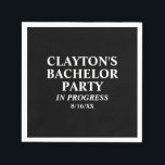 Bachelor Party in Progress Napkins Servet<br><div class="desc">Maak je klaar om te vieren met onze "Bachelor Party In Progress Napkins"! Laat iedereen weten dat het feest is begonnen, en maak je klaar om de stad te schilderen in vrijgezellenfeest mode. Bestel deze servetten vandaag en maak het laatste gevecht van de bruidegom voor de ring een nacht om...</div>