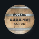 Bachelor Party Rustic Whiskey Barrel Papieren Bordje<br><div class="desc">Het ontwerp van de Robuuste whiskey-cilinder met een gewaagde westerne typografie. Pas dit ontwerp aan met jouw naam,  feestdag en trouwdatum. Pas dit ontwerp verder aan door de "pas verder"verbinding aan indien gewenst.</div>