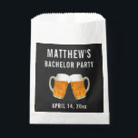 Bachelor Party Weddenschappen voor beierschaafjes Bedankzakje<br><div class="desc">Een leuke bierbekertje voor de bruiloft is een tas die je de jongens,  inclusief je groomsmannen,  kunt geven om een cadeau te krijgen van je vrijgezellenfeest. Proost op de bruidegom. Personaliseer met de naam van de bruidegom en de bachelor feestdatum.</div>