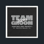 Bachelor Stag Party Team Groom Brews Zwart Grijs Servet<br><div class="desc">Aangepast vrijgezellenfeestservet ontwerp voor uw vrijgezellenfeest beschikt over "TEAM GROOM" in vet lichtgrijs type. Pas de naam van de bruidegoms aan in een wit script. Titel of vrijgezellenfeest wordt hieronder in het wit weergegeven, samen met de locatie van het feest. Alle kleuren in dit ontwerp zijn aanpasbaar in het gebied...</div>