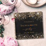 Bacheloretpartij in het Guest Book-party zwarte go Notitieboek<br><div class="desc">Een gastenboek voor een vrijgezellenfeest/vrijgezellenweekend. Een stijlvolle zwarte achtergrond met een donkere bruine goudglitter. Pas een naam aan en voeg deze toe.</div>