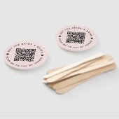 Bachelorette koopt de bride een Drink | QR-code Ro Handwaaier (Niet-gemonteerd)