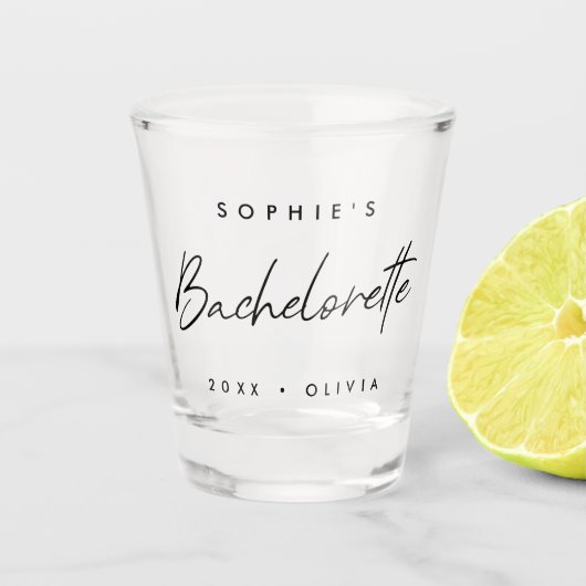 Bachelorette | Minimalistisch script Modern Brides Shot Glas (Voorkant)