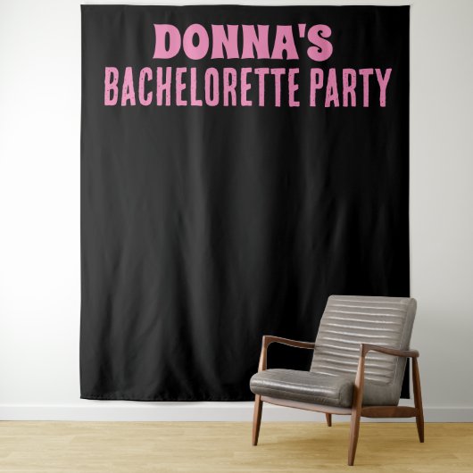 BACHELORETTE PARTY BACKDROP AANGEPASTE TAPESTRY WANDKLEED (In situ)