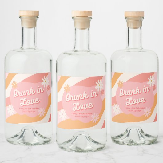 Bachelorette Party Drink in Love Retro Pink Likeurfles Etiket (Flessen)