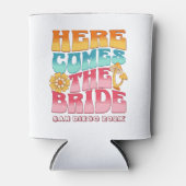 Bachelorette Party Groovy Retro golvende tekst bru Blikjeskoeler (Voorkant)