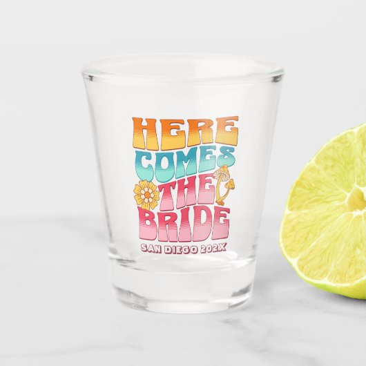 Bachelorette Party Groovy Retro golvende tekst bru Shot Glas (Voorkant)