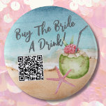 Bachelorette Party Koop Bruid Een Drink Ronde Button 5,7 Cm<br><div class="desc">Schattige Beach Cocktail Bachelorette Party Weekend knop met een koop de bruid een drink aanpasbare QR code. Een cool waterverf strandthema met tinten van roze en blauwgroen, die de sfeer voor een strandvlucht met de bruid en haar besties bepalen. Van uitstapjes naar Florida, Californië, of zelfs iets meer internationaal zoals...</div>