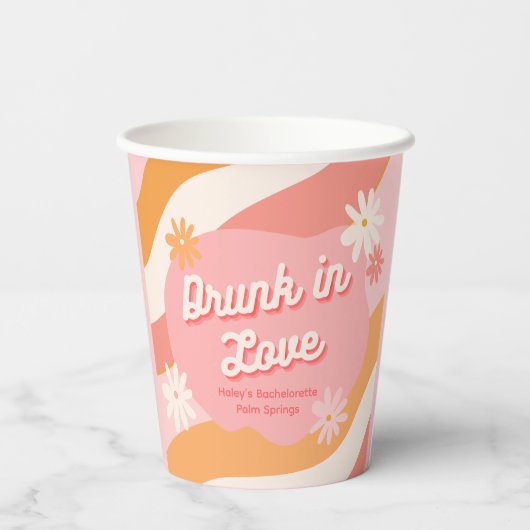 Bachelorette Party Retro Roze Drink in liefde Papieren Bekers (Achterkant)