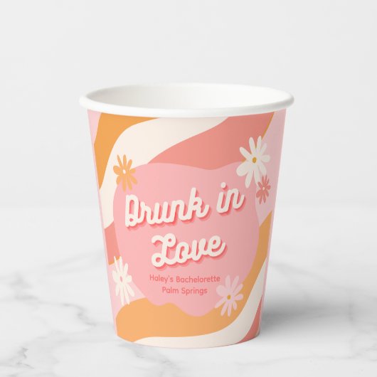 Bachelorette Party Retro Roze Drink in liefde Papieren Bekers (Voorkant)