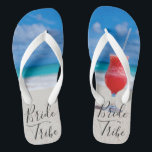 Bachelorette Party Tropical Beach Bruid Tribe Teenslippers<br><div class="desc">Dit ontwerp werd gecreeerd door digitale kunst. Het kan worden gepersonaliseerd door de aanpassingsknoop te klikken en de kleur te veranderen, een naam, initialen of uw favoriete woorden toe te voegen. Neem contact met me op colorflowcreations@gmail.com als je dit ontwerp op een ander product wilt gebruiken. Koop mijn oorspronkelijke abstracte...</div>