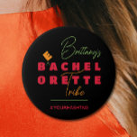 Bachelorette Tribe Hashtag Ronde Button 7,6 Cm<br><div class="desc">De naam van de bruid in het schrijven van het teken,  het woord bachelorette veranderde in een bElke-elorette stam,  en #your hashtag,  deze knoppen zijn leuk om je bachelorette feestmeisjes te geven. Ideale partij voor je bruidsschat! Punten in ons collectie koppelen.</div>
