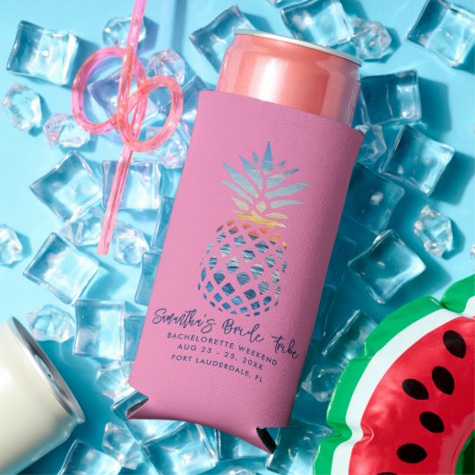 Bachelorette-weekendfeest Roze Ananas Script Seltzer Blikjeskoeler (Insitu Zomer)
