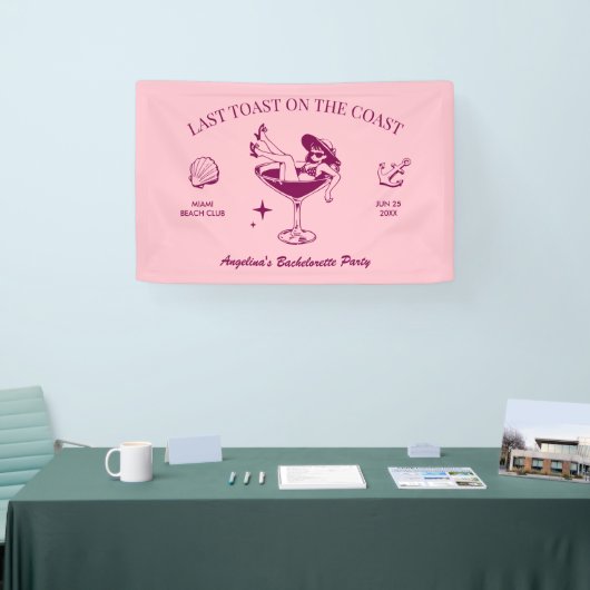 Bacheloretteparty op het strand: laatste toast aan spandoek (Beurs)