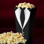 Bachelorparty zwarte pak & stropdas bedankdoosjes<br><div class="desc">Zwart pak en stropdas bachelorparty popcorn cadeaudoos. Personaliseer het met de naam van de bruidegom.</div>