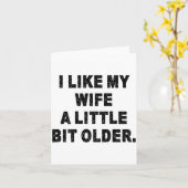 (back) I Like My Wife A Little Bit Older Funny Wif Kaart (Gele Bloem)