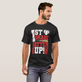 Back To School 1st Grade Batter Up Baseball First T-shirt (Voorkant volledig)