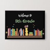 Back-to-School boeken op plank Zwarte Button (Voorkant)