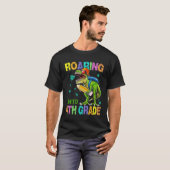 Back to School Dinosaur Rex  Roaring Into 4th Grad T-shirt (Voorkant volledig)