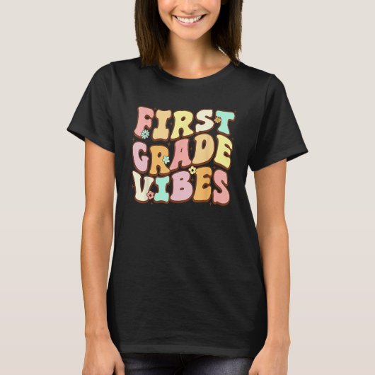 Back To School Groovy First Grade Vibes 1st Grade  T-shirt (Voorkant)
