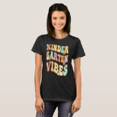 Back To School Kindergarten Vibes Student Teacher T-shirt (Voorkant volledig)