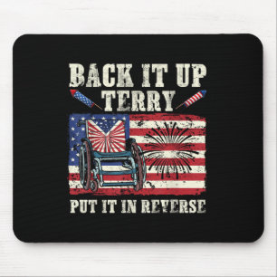Back-up Terry zet hem in omgekeerd vuurwerk 4th of Muismat