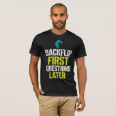 Backflip eerste vragen later (Parkour) T-shirt (Voorkant volledig)