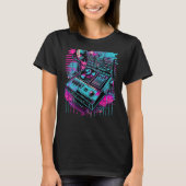 Backprint Retrowave DJ Techno Futuresynth Synthwav T-shirt (Voorkant)