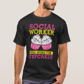 Backprint Social Worker werkt voor cupcakes 1 T-shirt (Voorkant)