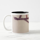 Backstaff, 18e eeuw tweekleurige koffiemok (Links)