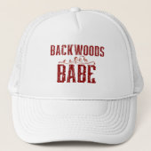 Backwoods Babe Typografie Trucker Pet (Voorkant)