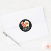 Bacon And Eggs On Toes Funny Toast Pun Dark BG Ronde Sticker (Envelop)