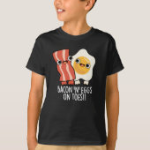 Bacon And Eggs On Toes Funny Toast Pun Dark BG T-shirt (Voorkant)