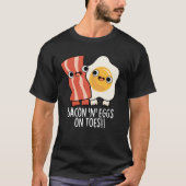 Bacon And Eggs On Toes Funny Toast Pun Dark BG T-shirt (Voorkant)