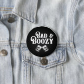 Bad and Boozy Classic Round Sticker Ronde Button 7,6 Cm (In situ)