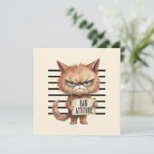 Bad Attitude Cat Mugshot – Grappig katachtig ontwe (Staand voorkant)