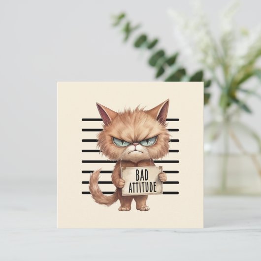 Bad Attitude Cat Mugshot – Grappig katachtig ontwe (Staand voorkant)
