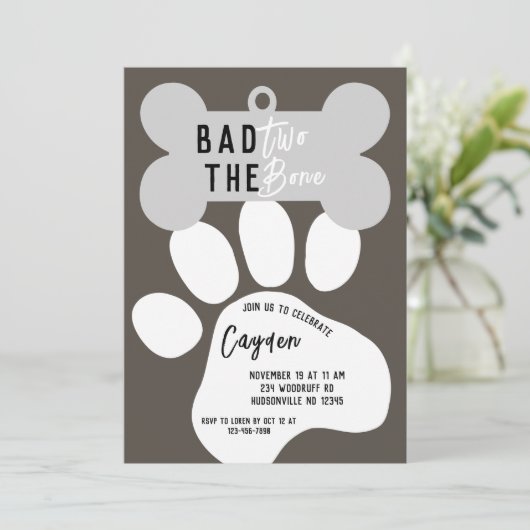 Bad Two De Bone Puppy Tweede Verjaardag Kaart (Staand voorkant)