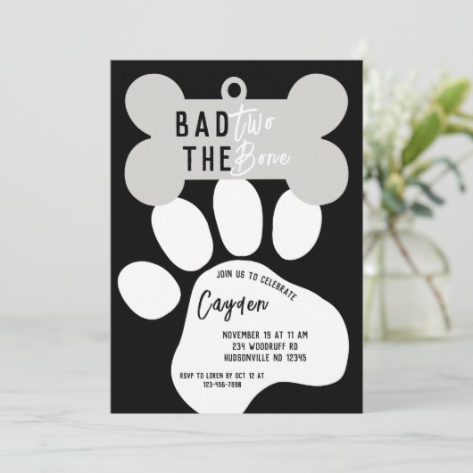 Bad Two - De zwarte hond van het bot tweede verjaa Kaart (Staand voorkant)