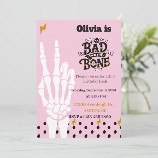 Bad two is de tweede verjaardagsuitnodiging kaart (Staand voorkant)