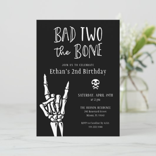 Bad Two The Bone 2e Verjaardagsfeestuitnodiging Kaart (Staand voorkant)