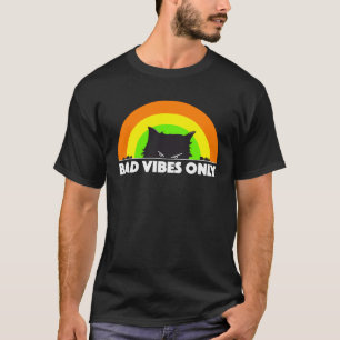 Bad Vibes Alleen boze zwarte kat retro regenboog m T-shirt