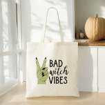 Bad Witch vibes moderne Halloween Tote Bag<br><div class="desc">Draag je benodigdheden in stijl met onze Bad Witch Vibes Modern Halloween Canvas tas! Met een strak zwart ontwerp met de gedurfde uitdrukking "Bad Witch Vibes" in de moderne typografie, is dit tas ideaal om een vleugje spookachtige flair toe te voegen aan uw dagelijkse routine. Gemaakt van duurzame, hoogwaardige materialen,...</div>