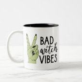 Bad Witch vibes moderne Halloween Tweekleurige Koffiemok (Links)