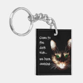 Badass Cats - "Donkere kant heeft koekjes" Sleutelhanger (Voorkant Links)